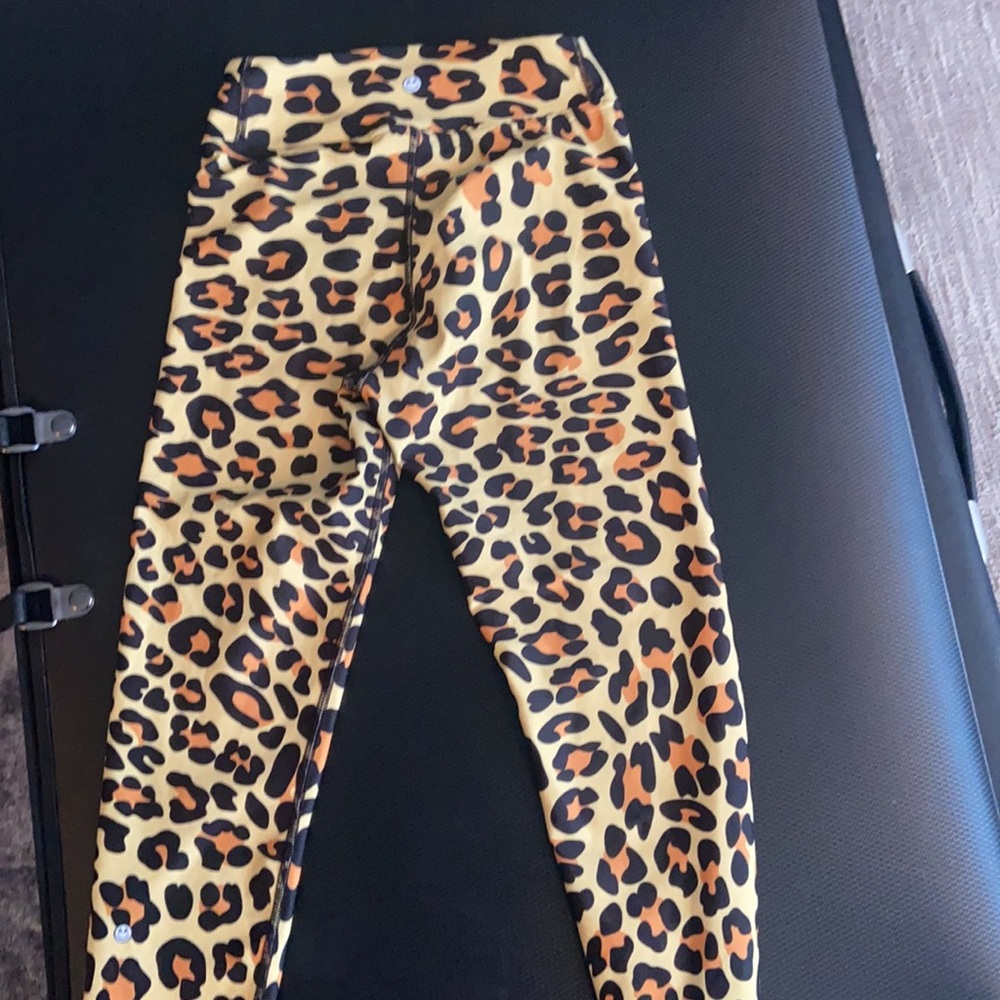 Cheetah workout Set - Picture 3 of 3